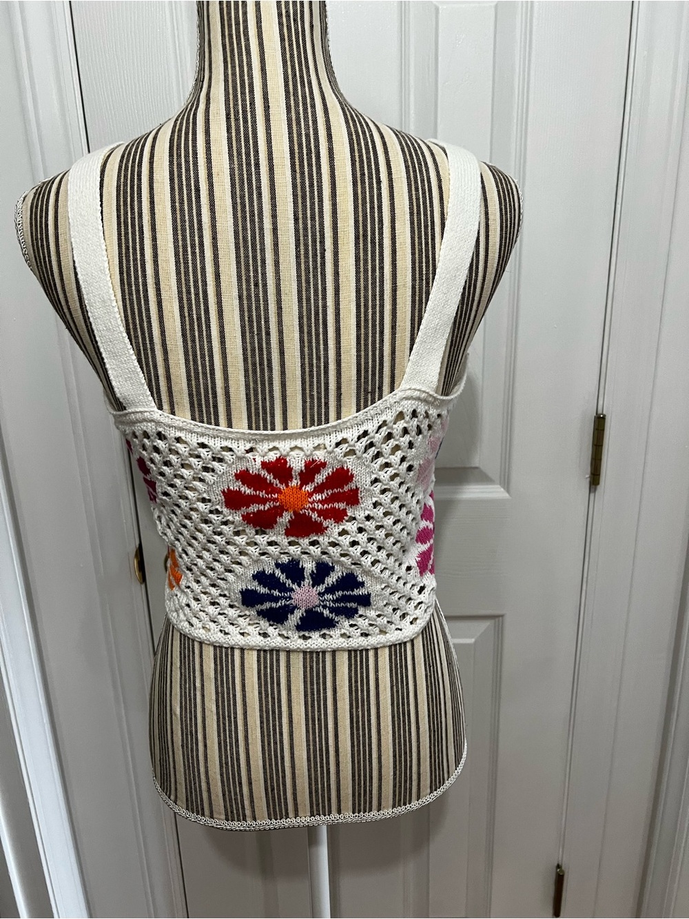 White Crochet Floral Tank Top - Multicolor Flowers - Picture 2 of 2